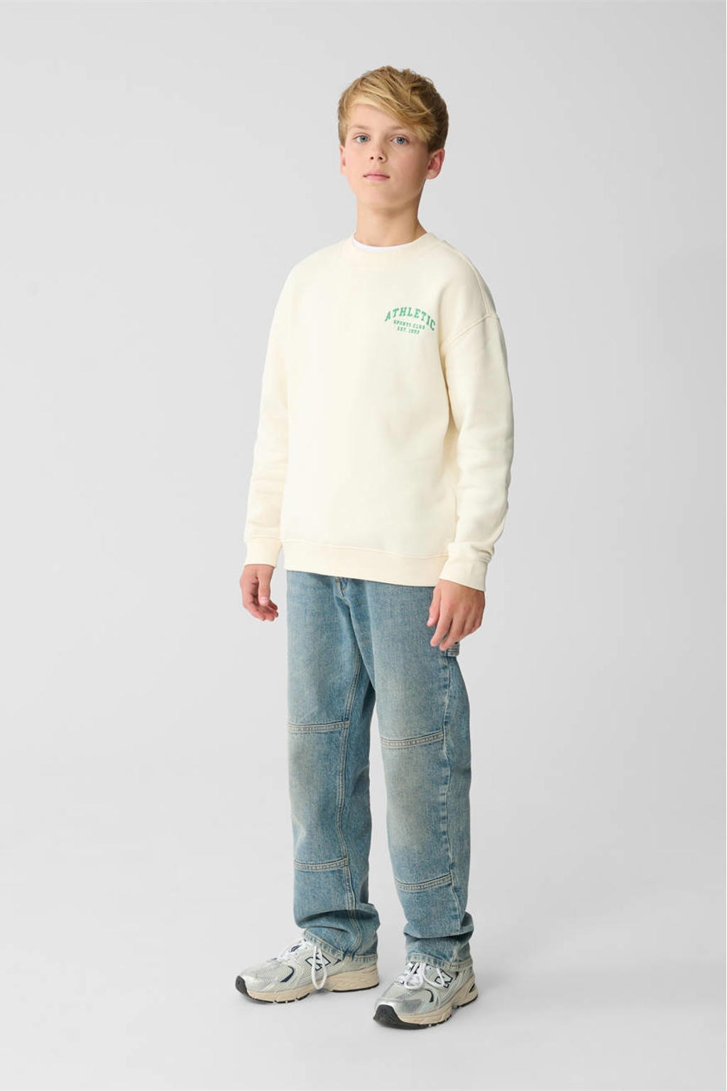 Ecru jongens Shoeby relaxed sweater met backprint, lange mouwen, ronde hals en geribde boorden