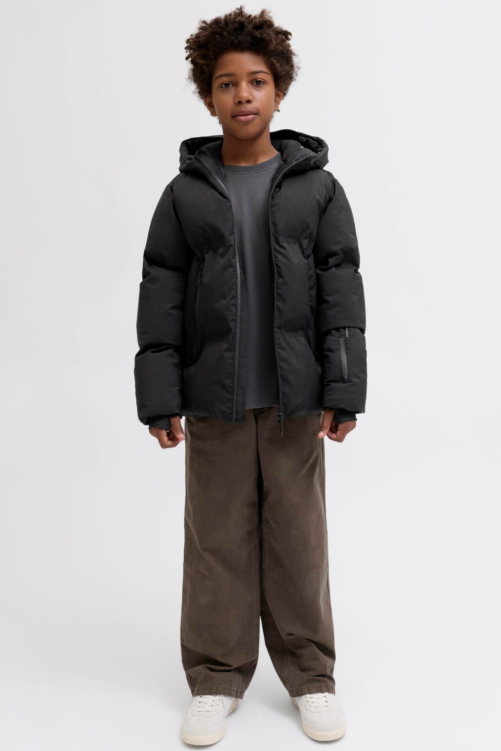 Zwarte jongens JACK & JONES JUNIOR gewatteerde jas van polyester met effen, lange mouwen, capuchon en ritssluiting