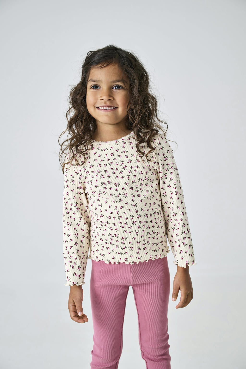 Ecru meisjes KIDS ONLY MINI longsleeve gebreid van stretchkatoen met lange mouwen en ronde hals