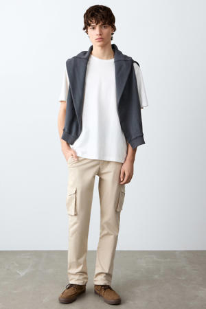 cargo jeans beige
