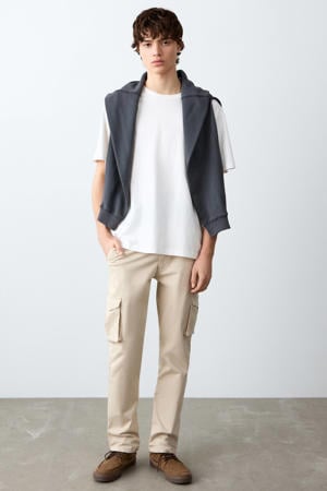 cargo jeans beige