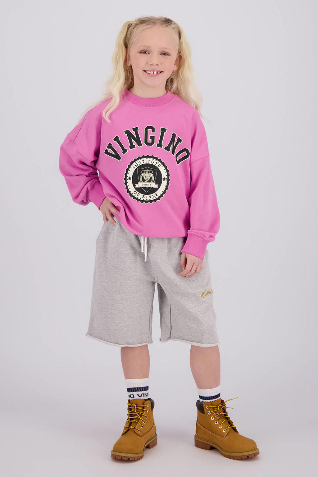 Roze jongens en meisjes Quinns by Vingino sweater met logo dessin, lange mouwen, ronde hals en geribde boorden