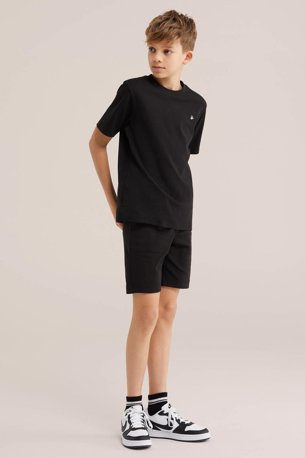 Zwarte jongens WE Fashion sweatshort met elastische tailleband met koord en effen