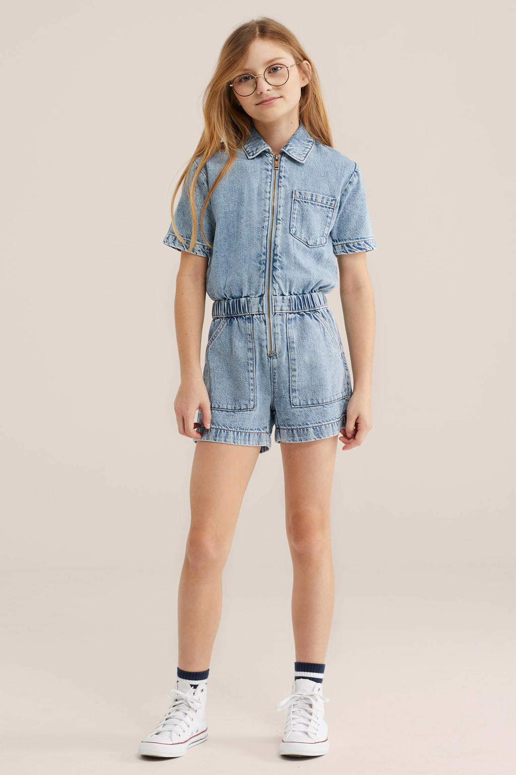 Light blue denim meisjes WE Fashion Blue Ridge Straight playsuit van denim met effen, korte mouwen en klassieke kraag