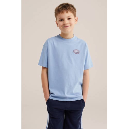 WE Fashion T-shirt met backprint lichtblauw Jongens Katoen Ronde hals Backprint - maat 98/104 afbeelding