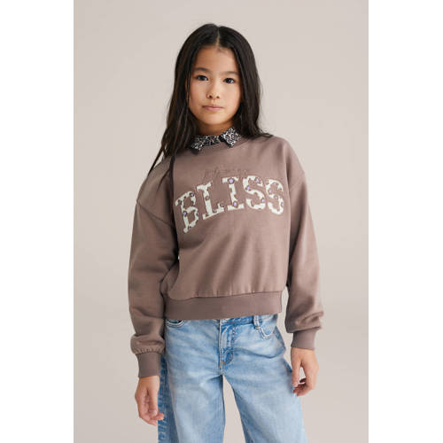 WE Fashion sweater bruin Tekst - maat 134/140 | Sweater van WE Fashion afbeelding
