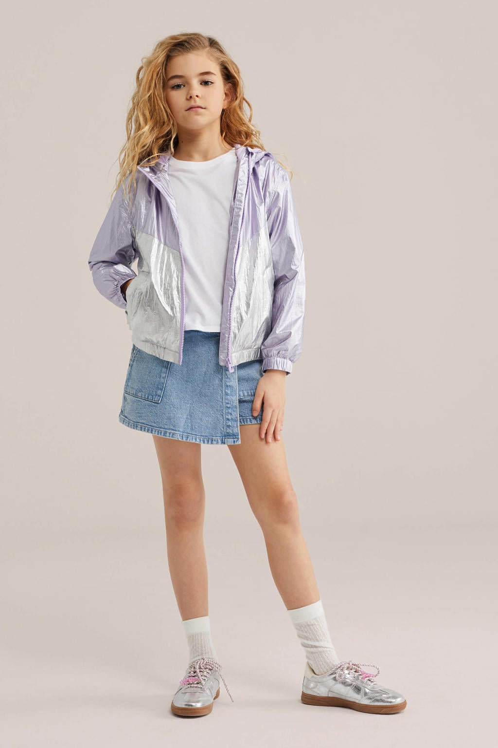 Lilakleurige meisjes WE Fashion zomerjas van polyamide met meerkleurige print, lange mouwen, capuchon, ritssluiting en elastische boord
