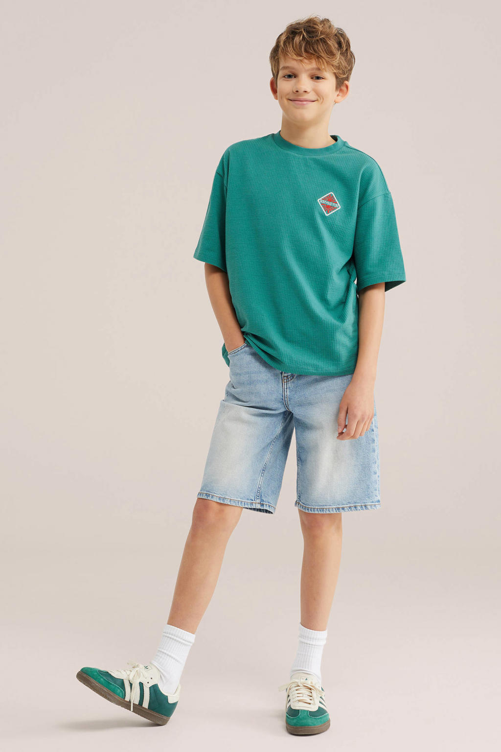 Groene jongens WE Fashion T-shirt van stretchkatoen met effen, korte mouwen, ronde hals en patches
