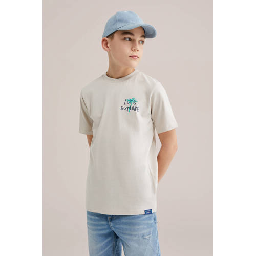 WE Fashion T-shirt met backprint beige Jongens Katoen Ronde hals Backprint - maat 146/152 afbeelding