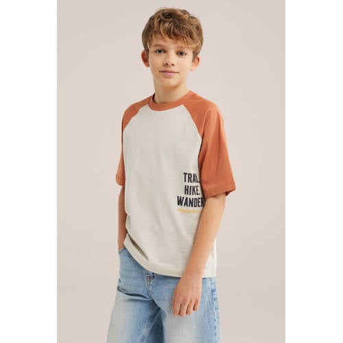 WE Fashion T-shirt met backprint brique Oranje Jongens Katoen Ronde hals - maat 122/128 afbeelding