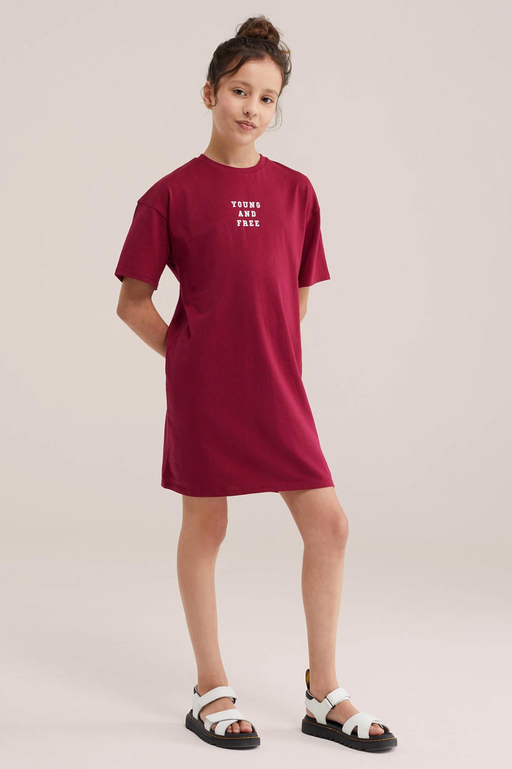 Donkerrode meisjes WE Fashion T-shirtjurk korte jurk van katoen met backprint, korte mouwen en ronde hals