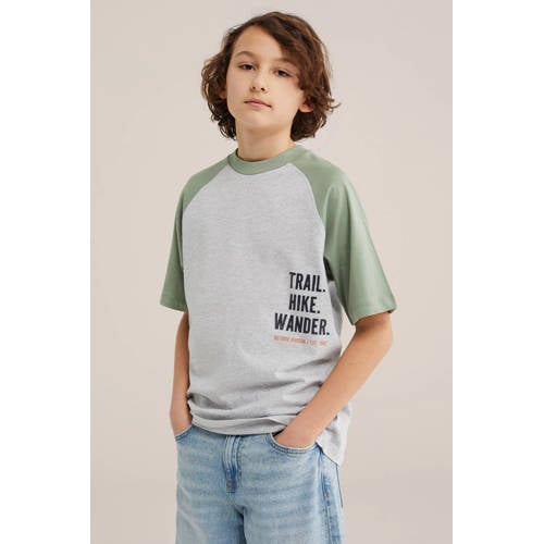 WE Fashion T-shirt met backprint lichtgroen Jongens Katoen Ronde hals Backprint - maat 158/164 afbeelding
