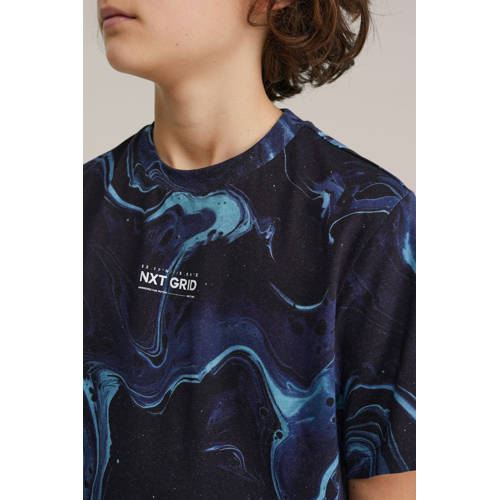 WE Fashion T-shirt donkerblauw Jongens Katoen Ronde hals All over print - maat 110/116 afbeelding