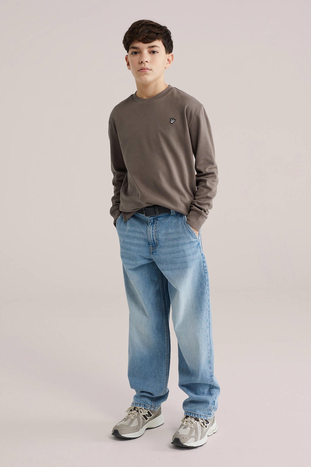 Grijsbruine jongens WE Fashion longsleeve bruin van katoen met effen, lange mouwen en ronde hals