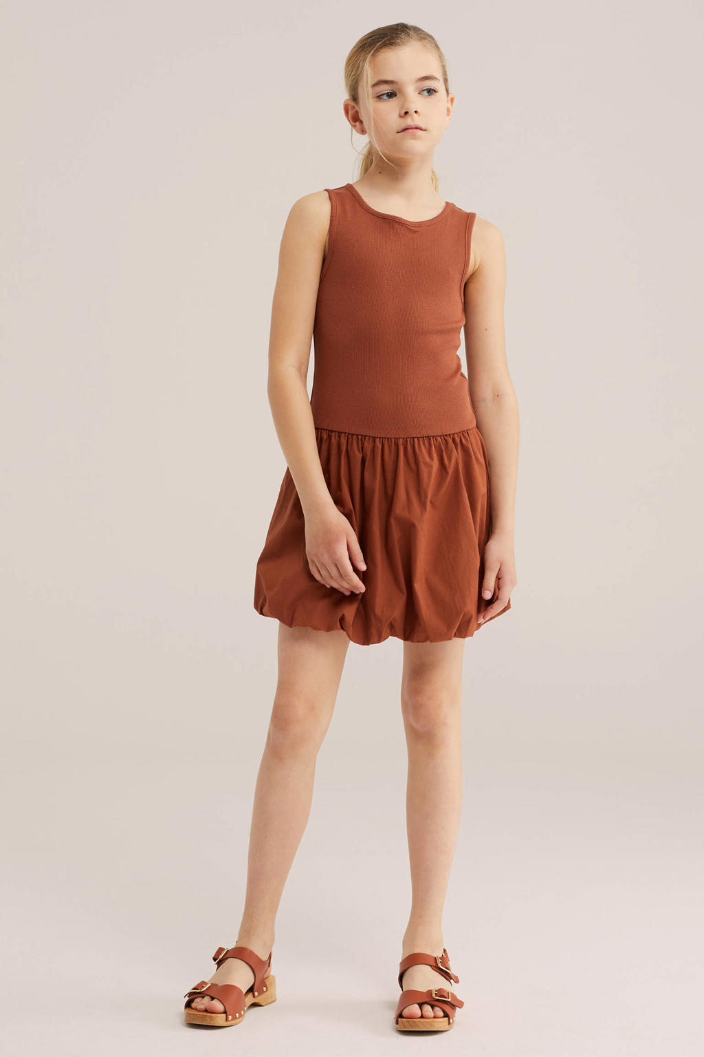Brique meisjes WE Fashion zomerjurk rib gebreid van stretchkatoen met effen, ronde hals en elastische boord