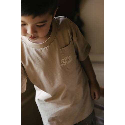LEVV Little T-shirt met backprint zand Beige Jongens Katoen Ronde hals - maat 140 afbeelding