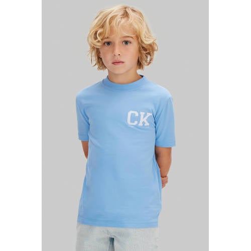 Calvin Klein T-shirt lichtblauw Jongens Katoen Printopdruk - maat 104 afbeelding