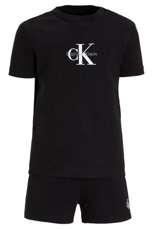 T-shirt + korte broek zwart