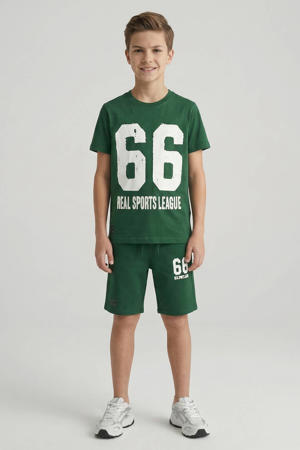 T-shirt + korte broek groen