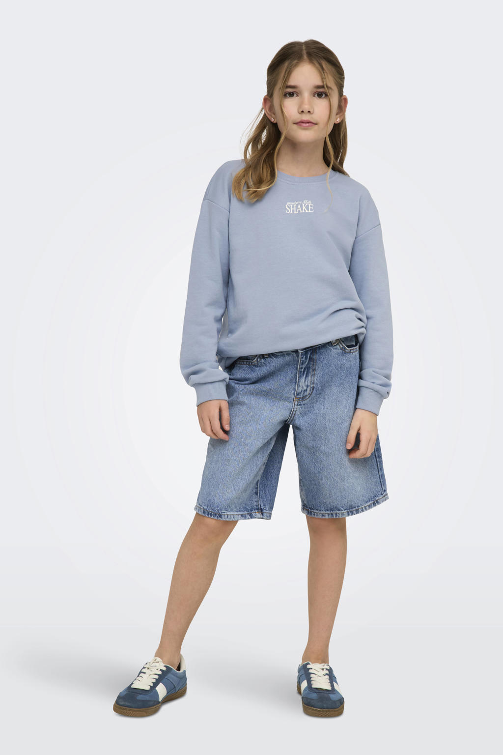 Lichtblauwe meisjes KIDS ONLY GIRL sweater met backprint, lange mouwen, ronde hals en geribde boorden