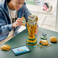 thumbnail: LEGO Editions Sports Officiële FIFA World Cup Trofee Beker Set 43020
