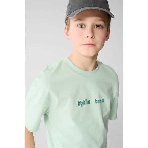 Shoeby T-shirt met backprint lichtgroen Jongens Katoen Ronde hals Backprint - maat 122/128 afbeelding