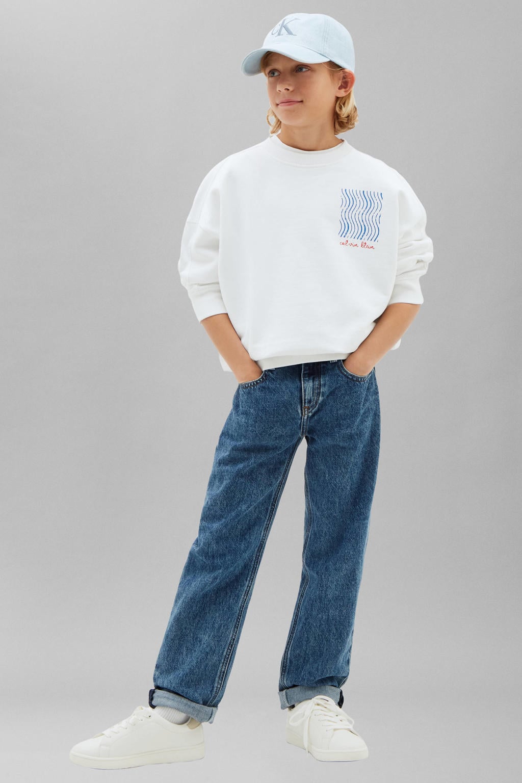 Medium blue denim jongens Calvin Klein straight leg jeans mediumblauw van stretchkatoen met rits- en knoopsluiting en effen