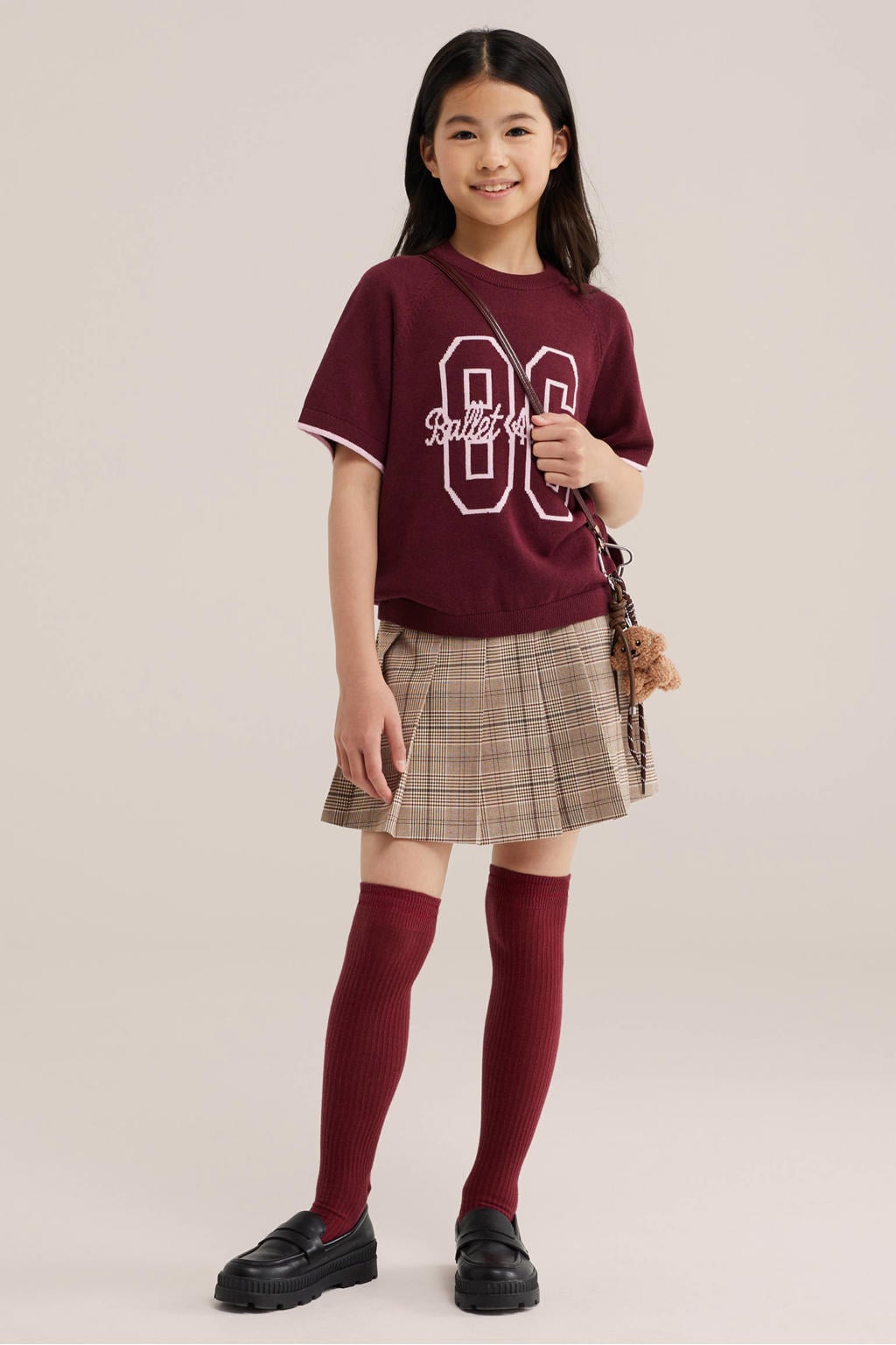 Donkerrode meisjes WE Fashion rechtvallend T-shirt met effen, korte mouwen en ronde hals