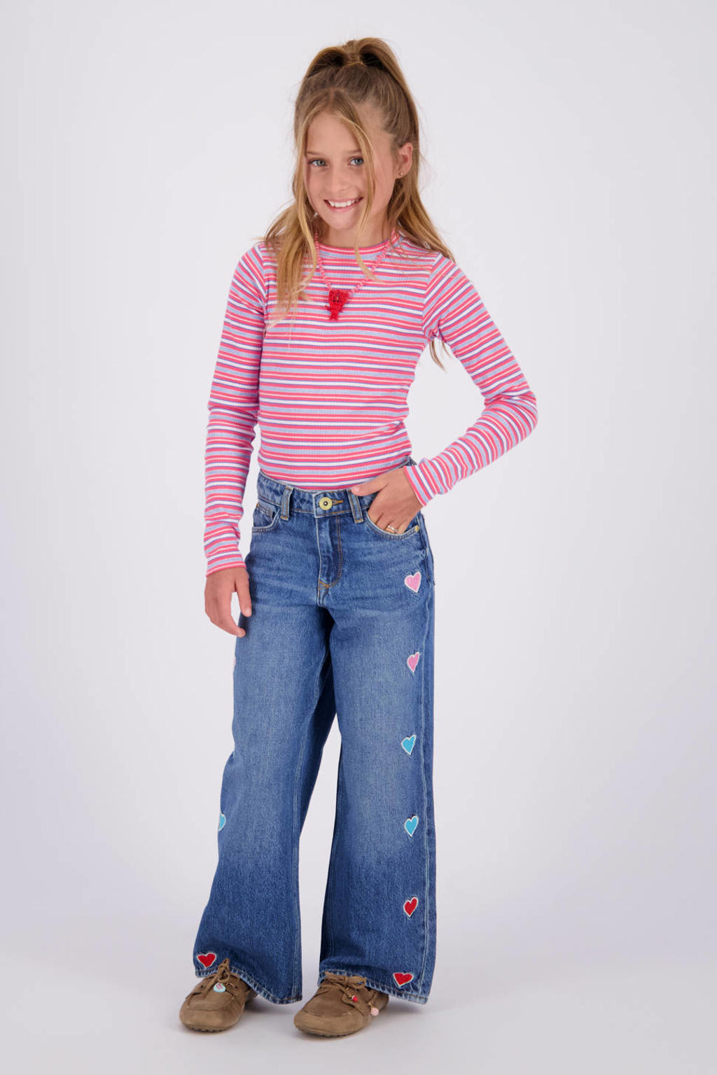 Medium blue denim meisjes Vingino Cassie Hearts wide leg broderie jeans Old Vintage van denim met high waist en rits- en knoopsluiting