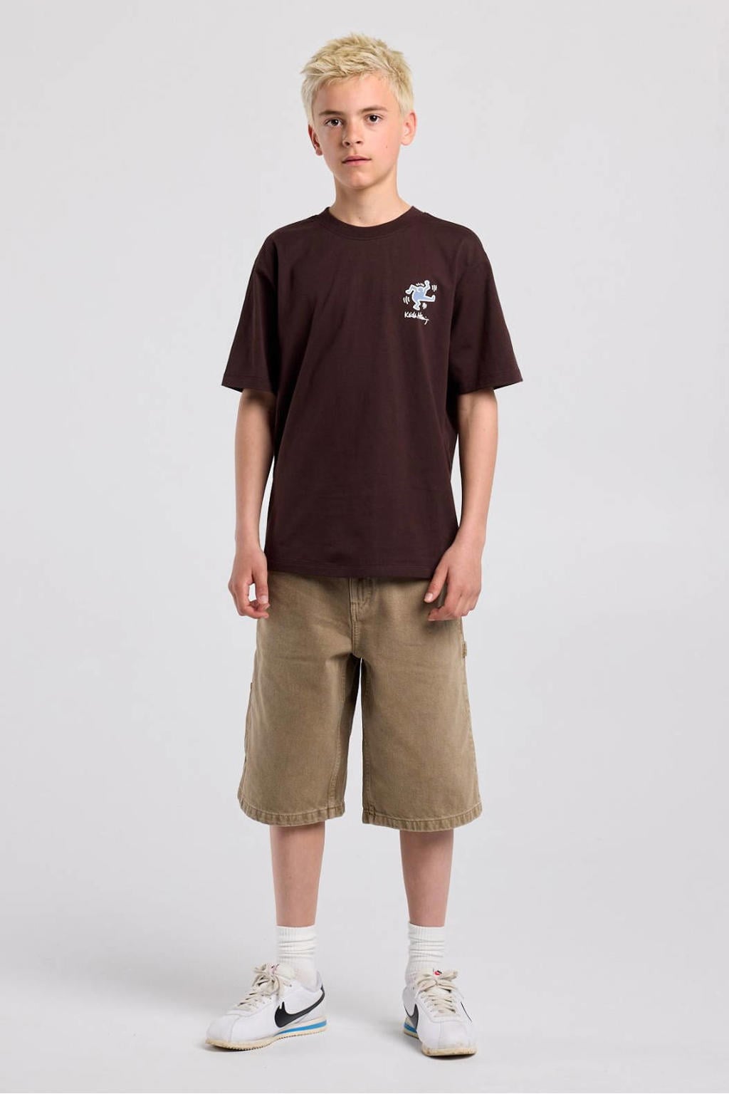 Bruine jongens America Today rechtvallend T-shirt van katoen met backprint, korte mouwen en ronde hals
