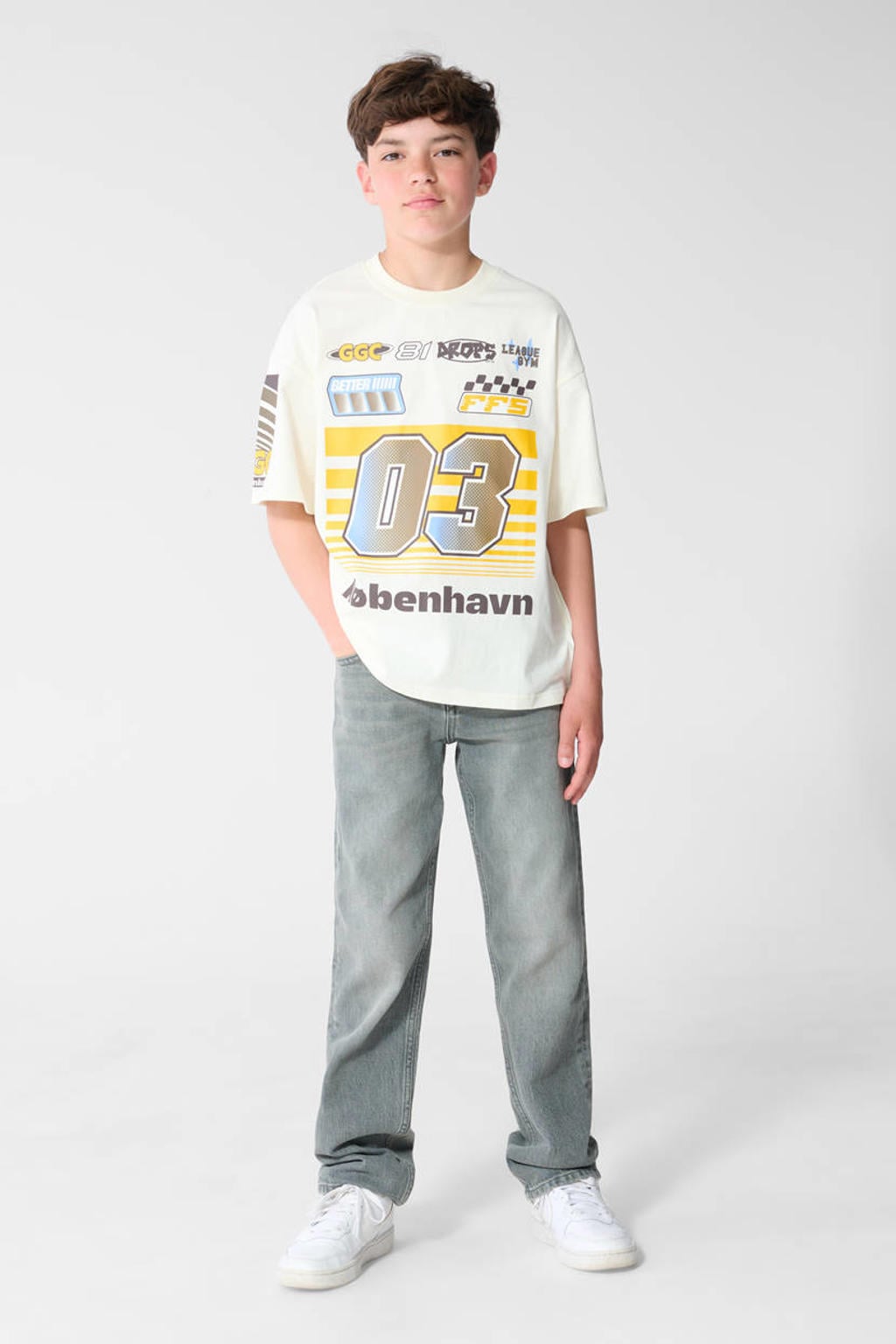 Ecru, geel en blauwe jongens Shoeby T-shirt van katoen met backprint, korte mouwen en ronde hals