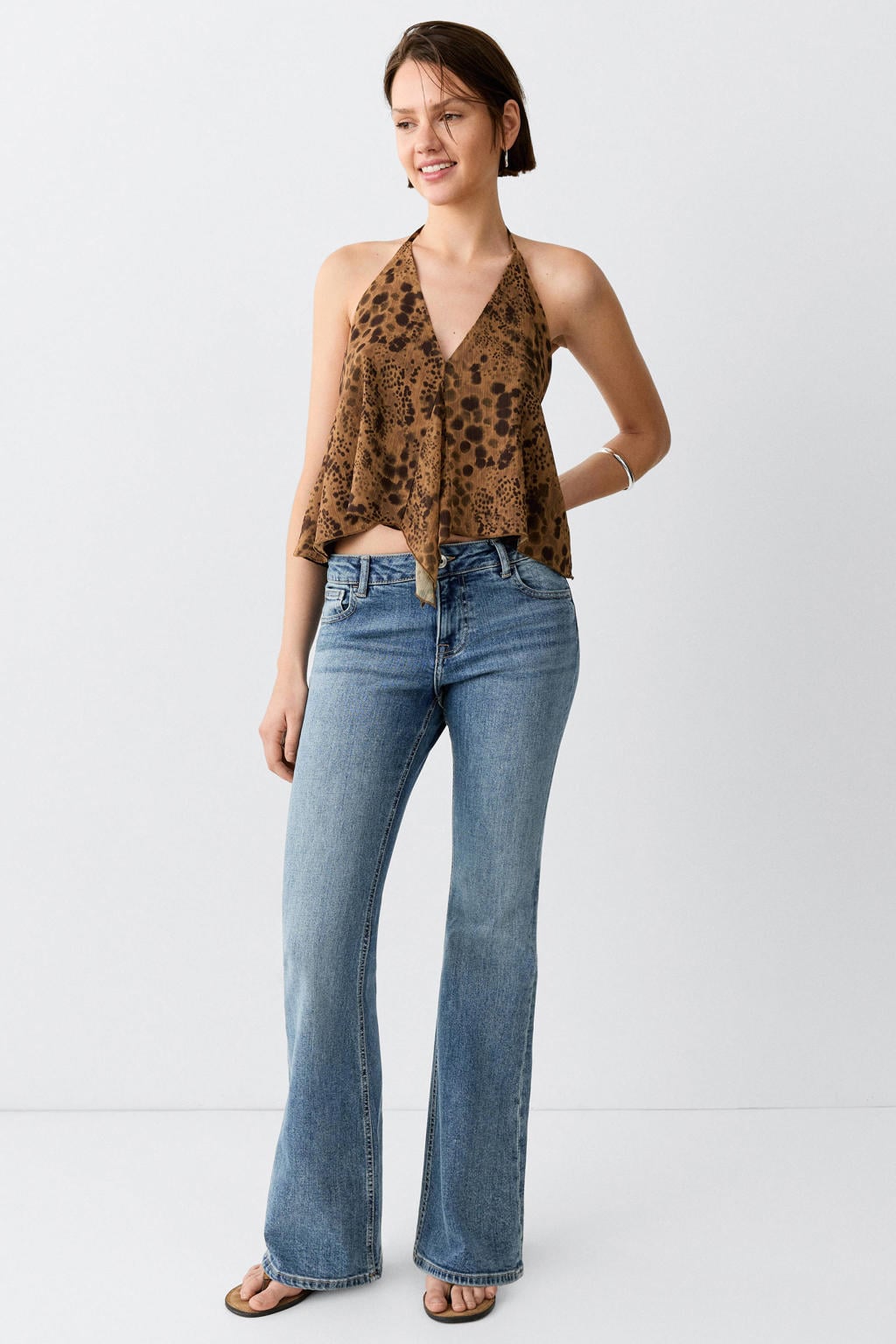Medium blue denim meisjes MANGO TEEN flared jeans mediumblauw van denim met regular waist, rits- en knoopsluiting en effen