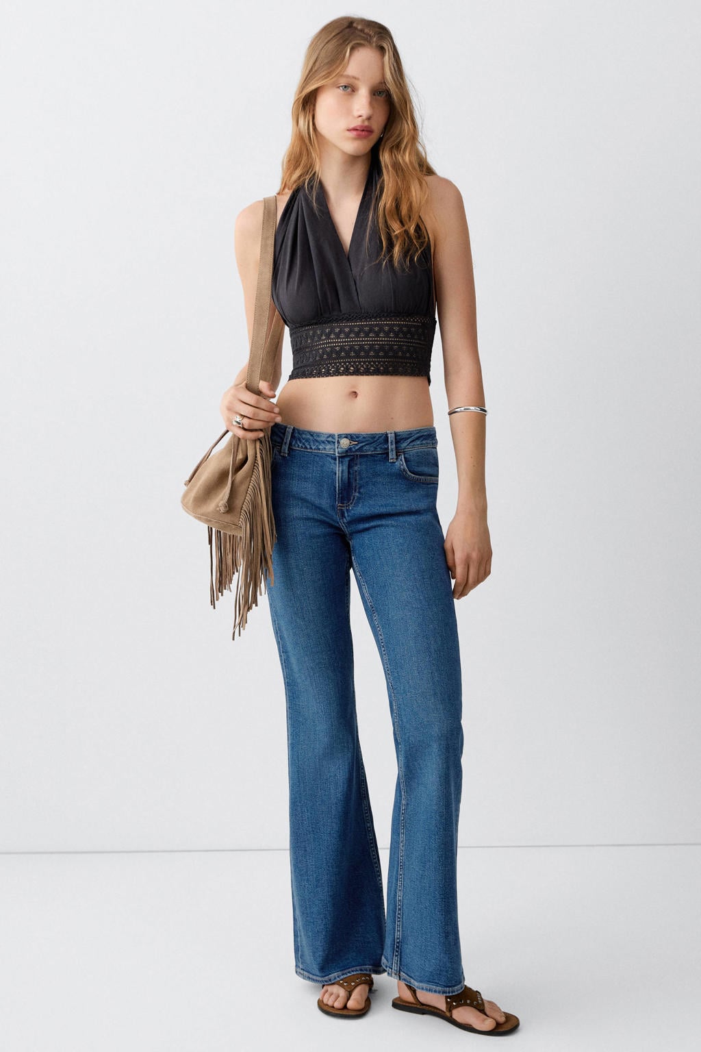 Medium blue denim meisjes MANGO TEEN flared jeans mediumblauw van denim met low waist, rits- en knoopsluiting en effen