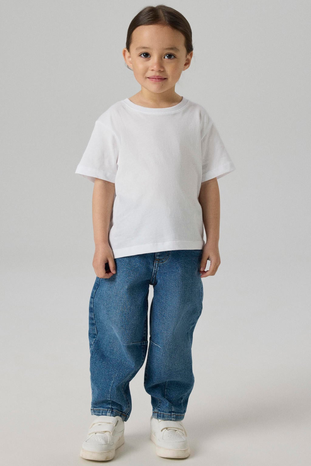 Medium blue denim meisjes NAME IT MINI barrel jeans mediumblauw van denim met regular waist, drukknoopsluiting en effen