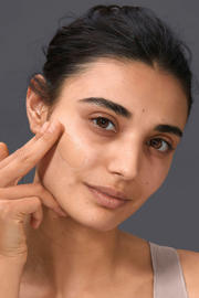 thumbnail: Maybelline New York Dream Radiant Liquid Foundation - 10 Porcelain Ivory